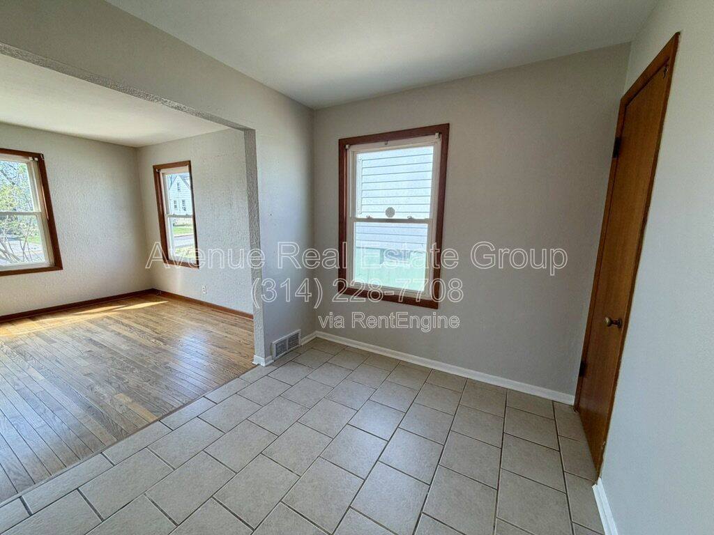 House for rent at 9905 Iveland Dr, Saint Louis, MO 63114