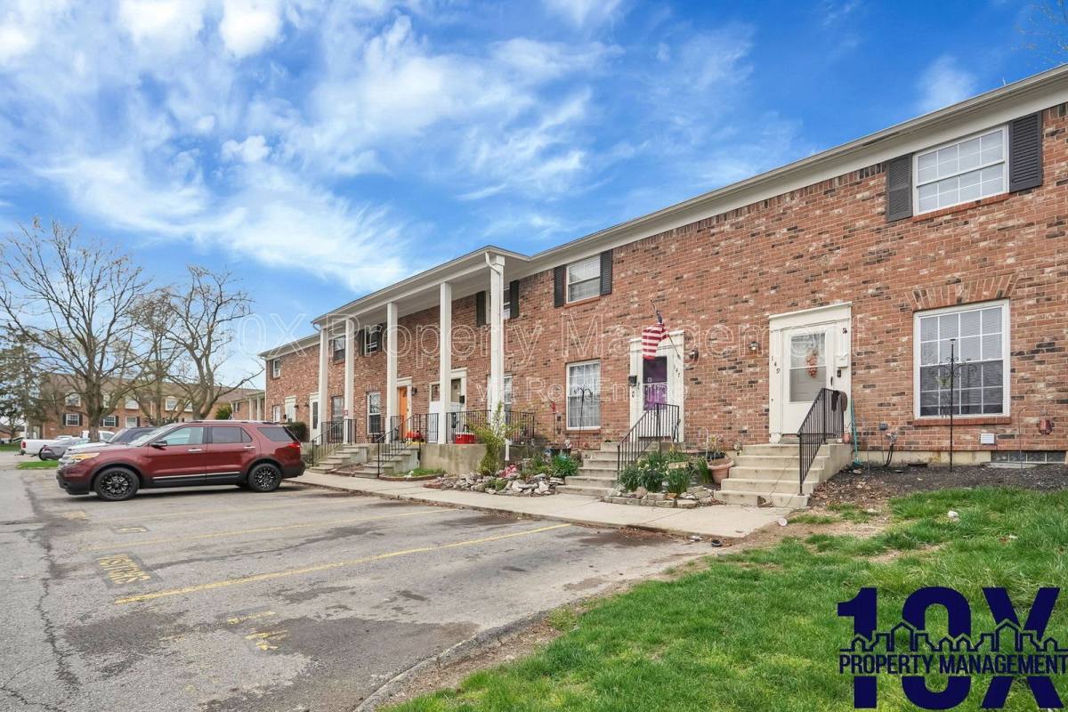 House for rent at 141 Beacon Run W, Columbus, OH 43228