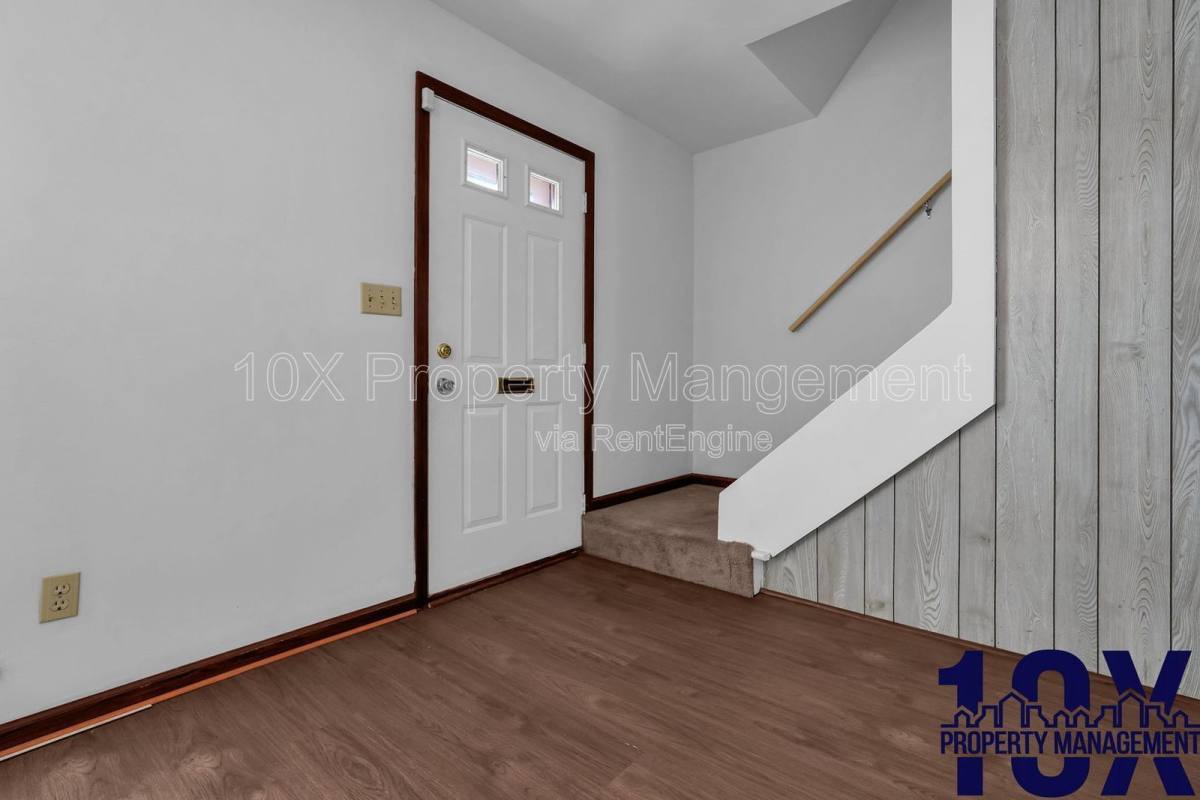 House for rent at 141 Beacon Run W, Columbus, OH 43228