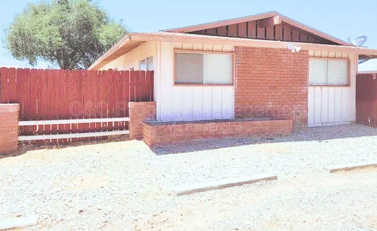 House for rent at 13392 Mohawk Rd, Apple Valley, CA 92308