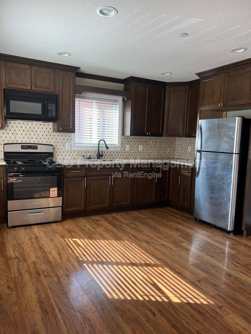 Apartment for rent at 1445 1 2 S Sunol Dr, Los Angeles, CA 90023