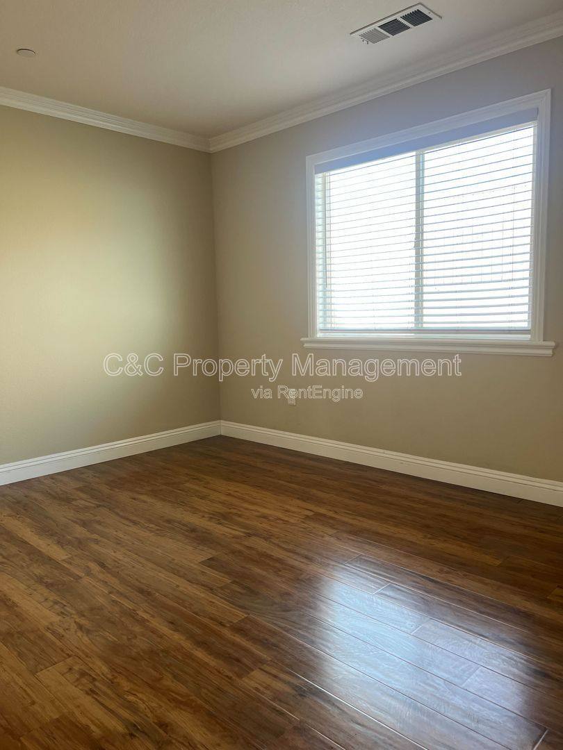 Apartment for rent at 1445 1 2 S Sunol Dr, Los Angeles, CA 90023