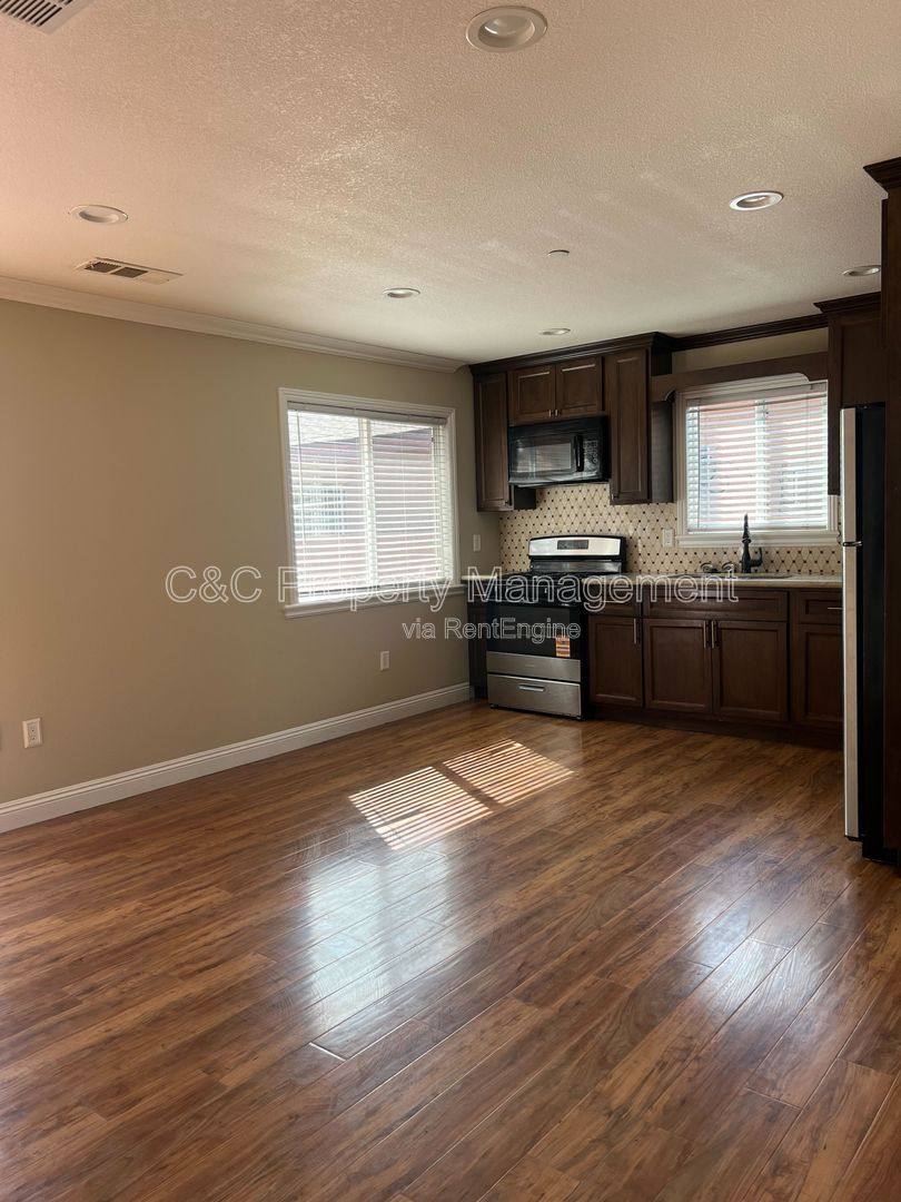Apartment for rent at 1445 1 2 S Sunol Dr, Los Angeles, CA 90023