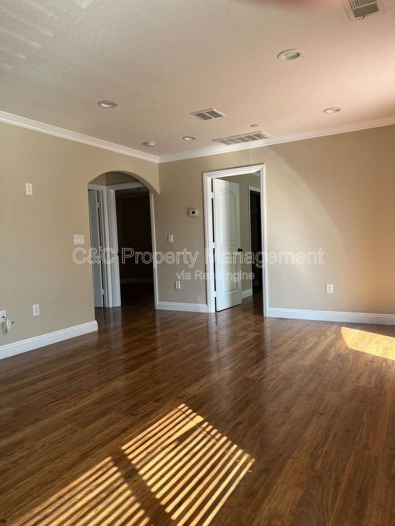 Apartment for rent at 1445 1 2 S Sunol Dr, Los Angeles, CA 90023