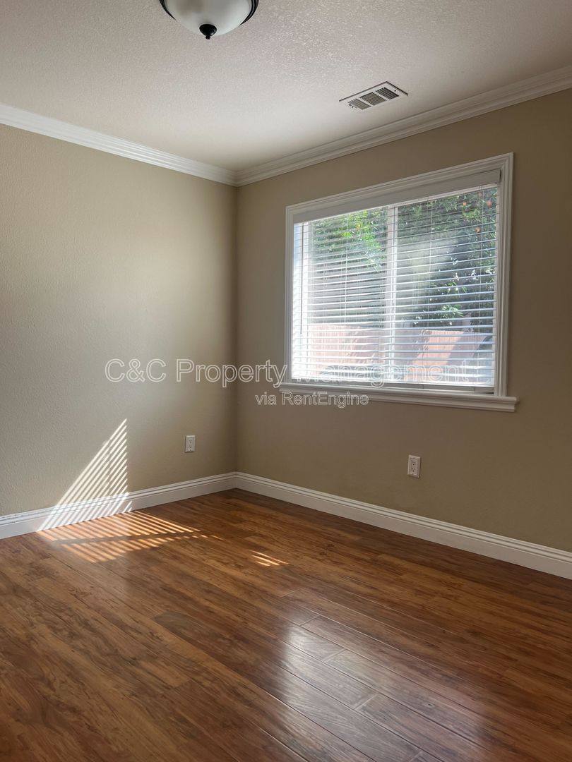 Apartment for rent at 1445 1 2 S Sunol Dr, Los Angeles, CA 90023