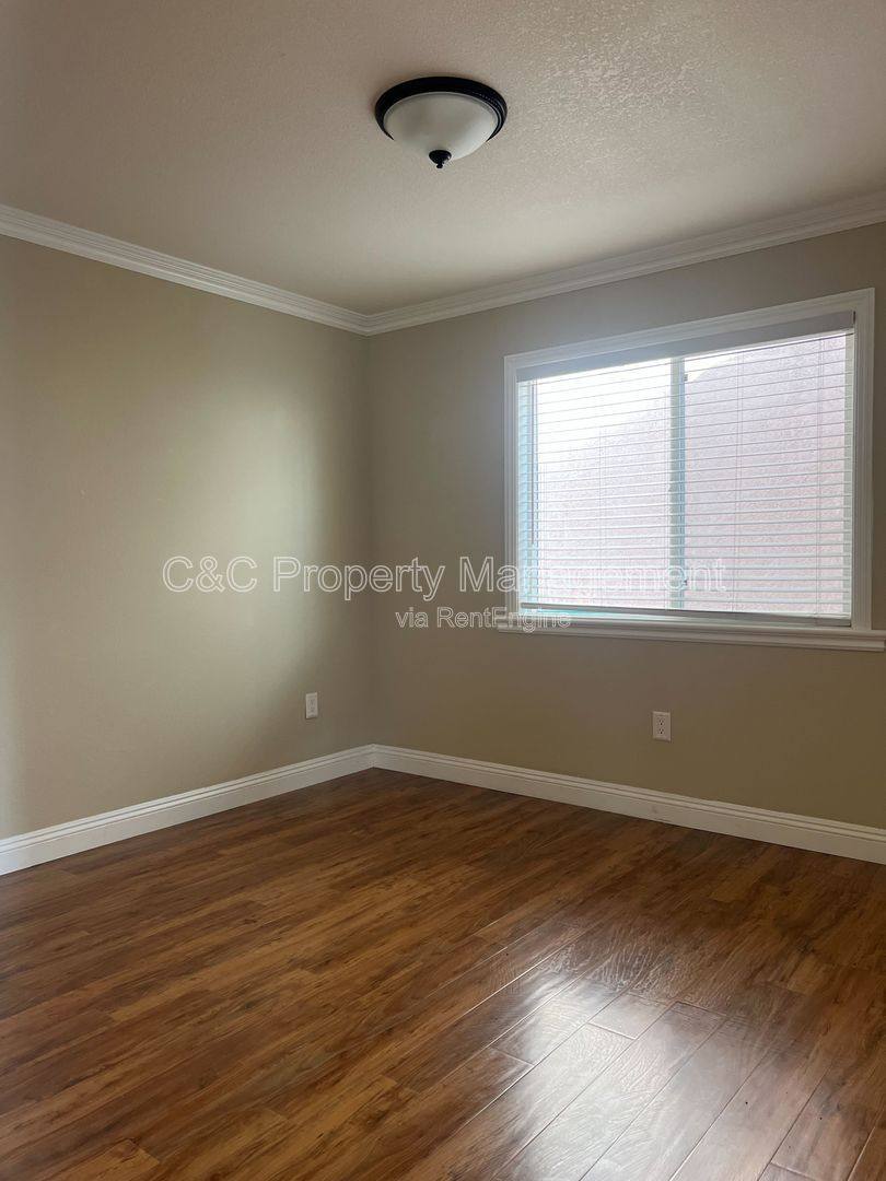 Apartment for rent at 1445 1 2 S Sunol Dr, Los Angeles, CA 90023