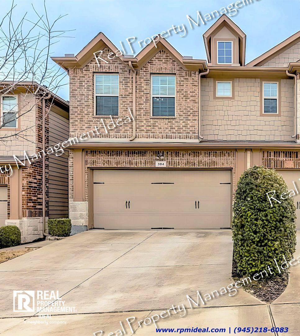 Townhouse for rent at 304 Basil St, Garland, TX 75040