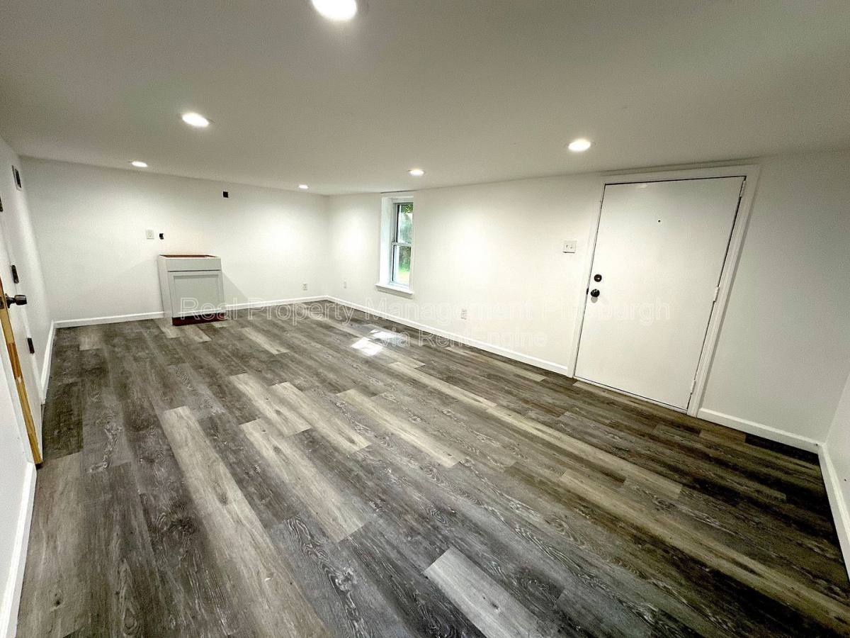 House for rent at 6184 Poketa Rd, Verona, PA 15147