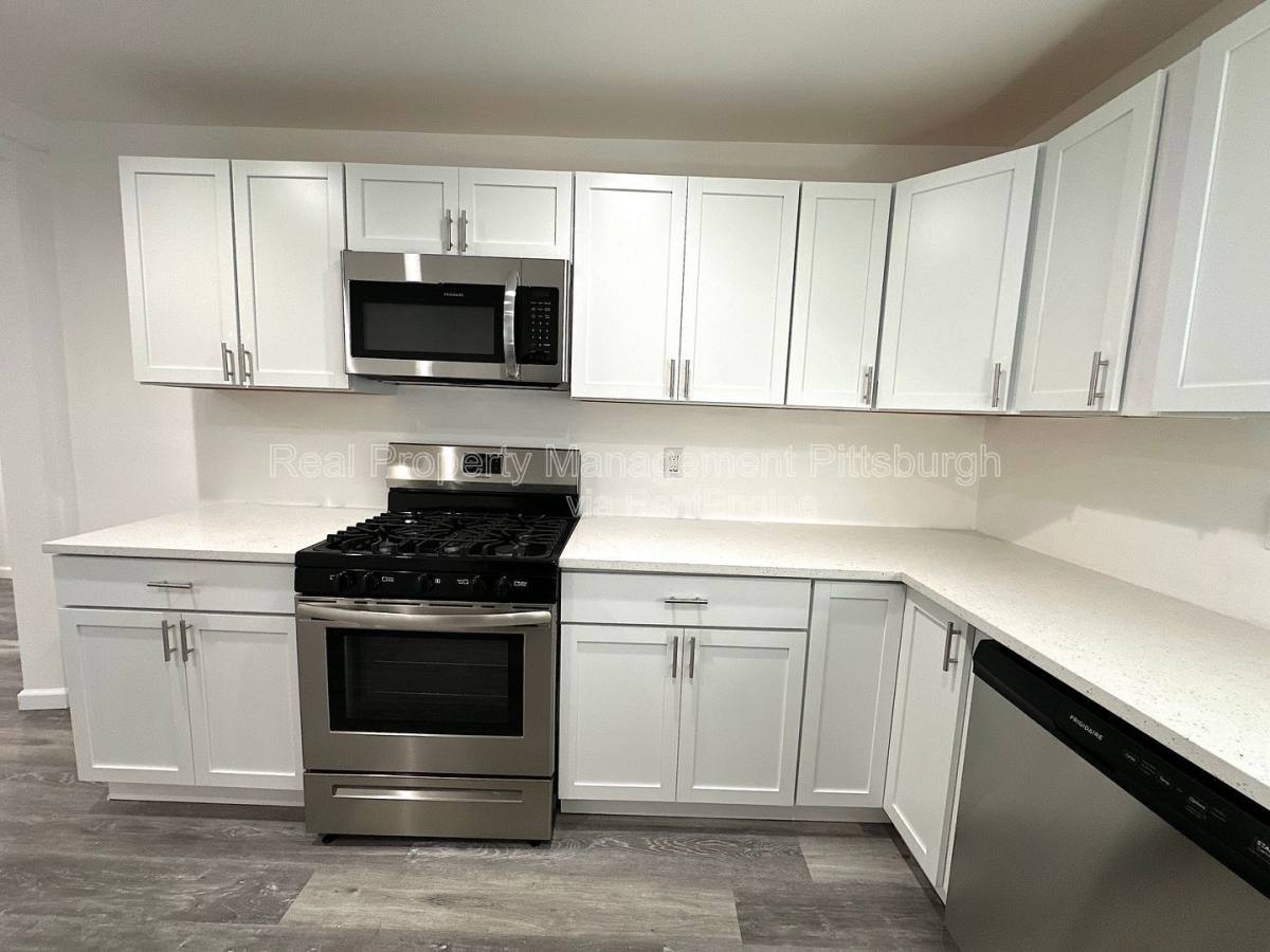 House for rent at 6184 Poketa Rd, Verona, PA 15147