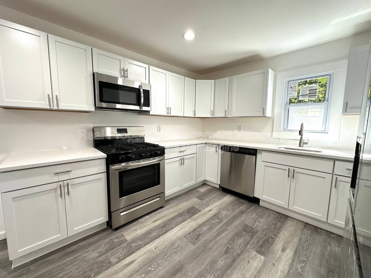 House for rent at 6184 Poketa Rd, Verona, PA 15147
