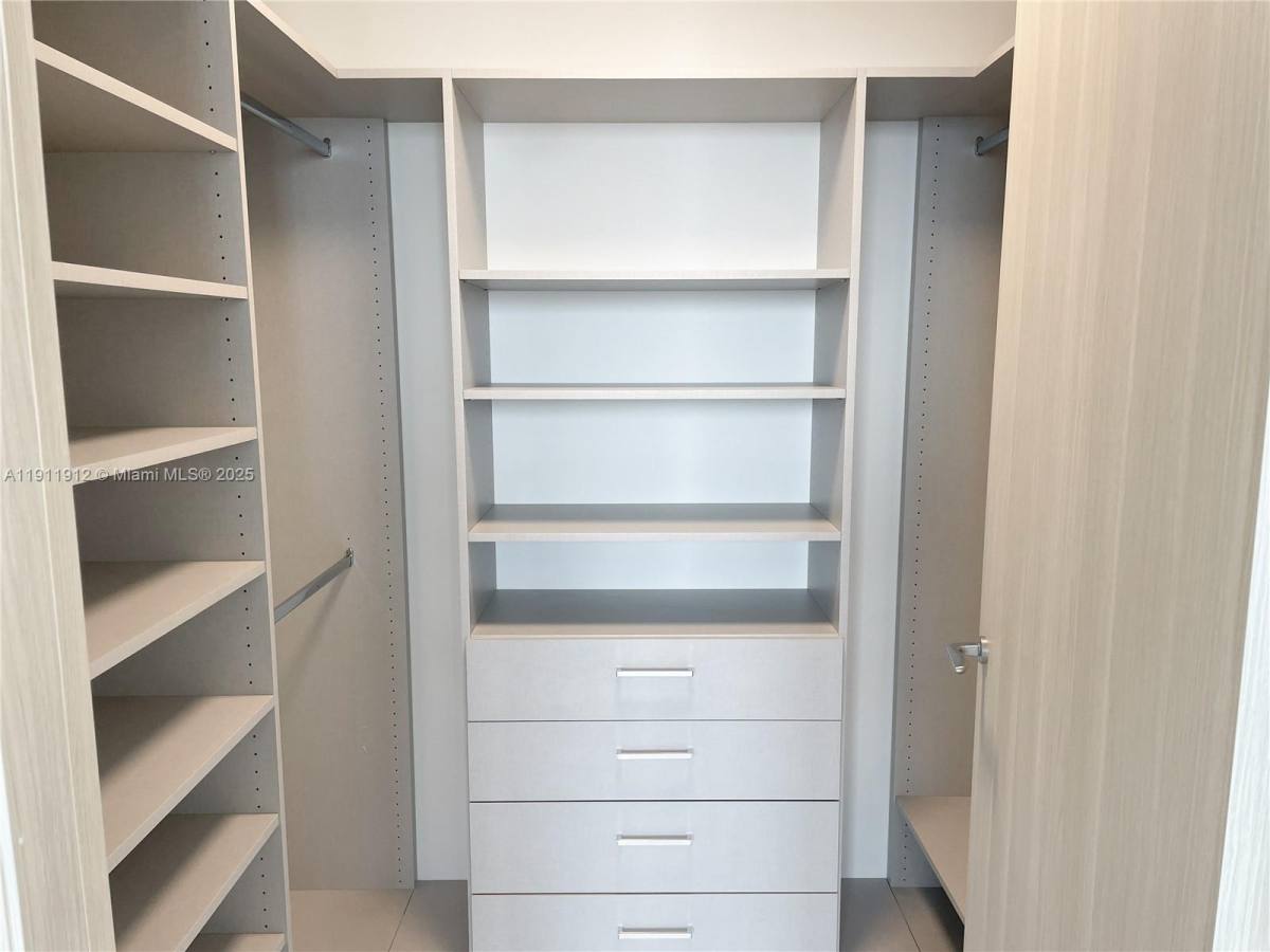 Condo for rent at 1000 Brickell Plaza #PH5405, Miami, FL 33131