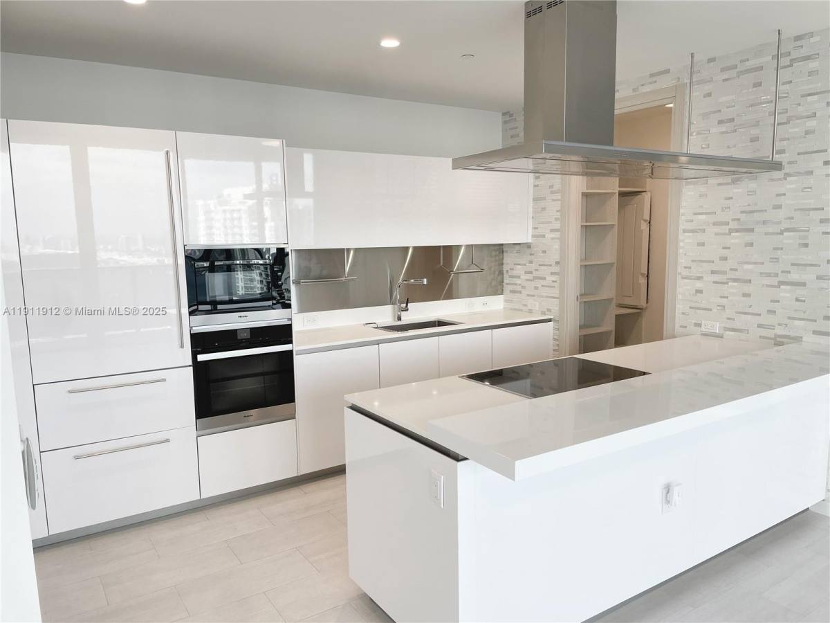 Condo for rent at 1000 Brickell Plaza #PH5405, Miami, FL 33131