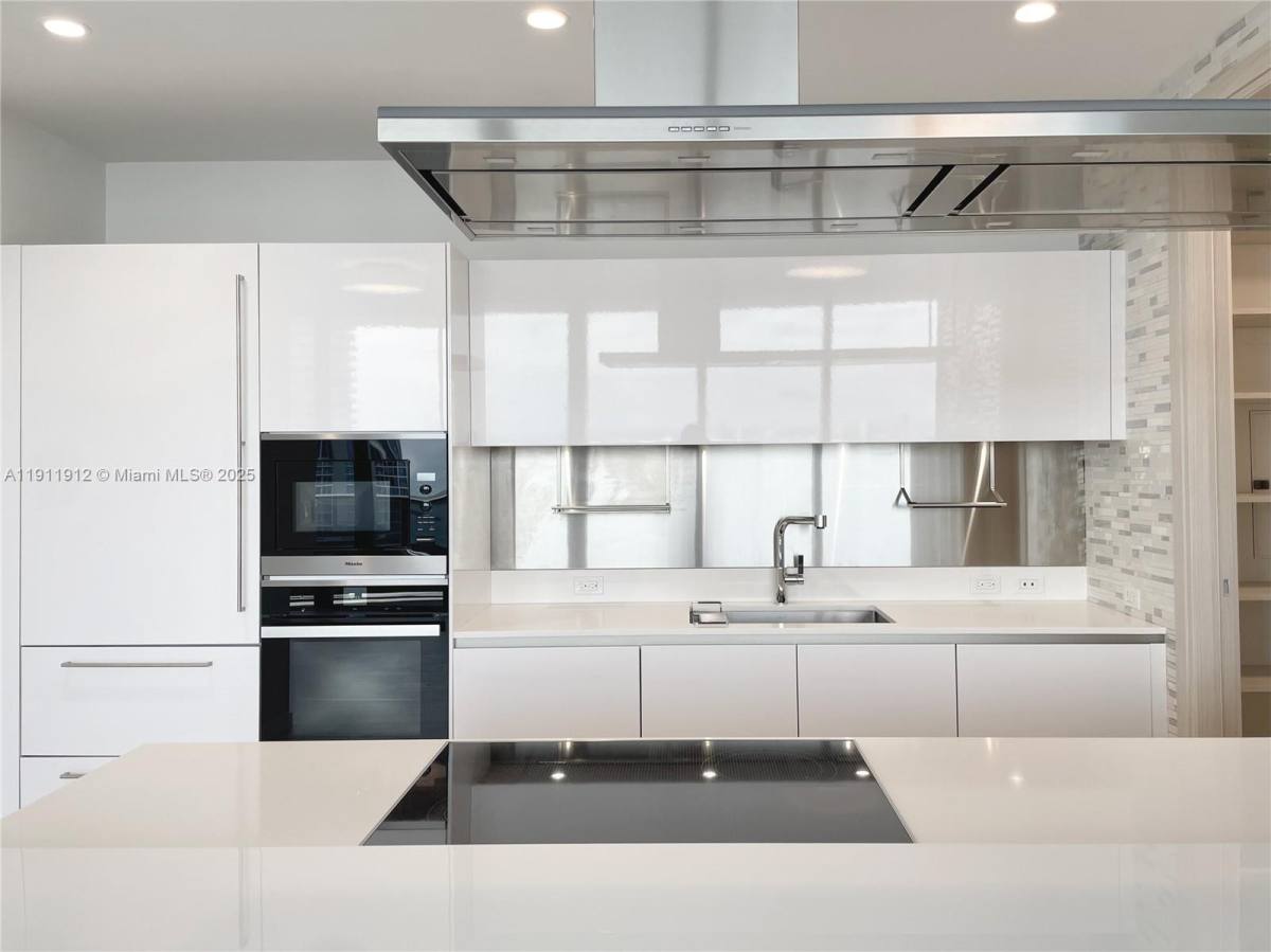 Condo for rent at 1000 Brickell Plaza #PH5405, Miami, FL 33131