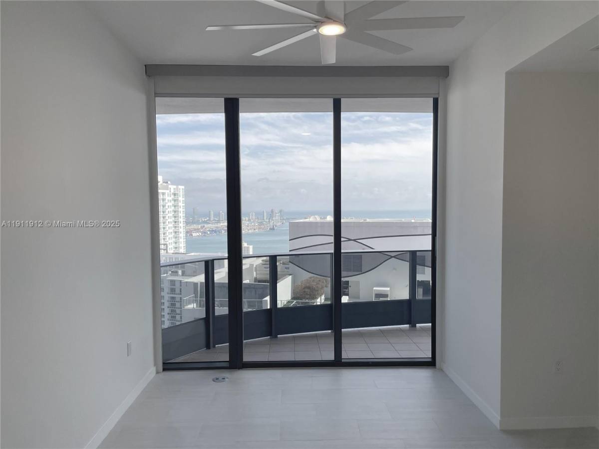 Condo for rent at 1000 Brickell Plaza #PH5405, Miami, FL 33131