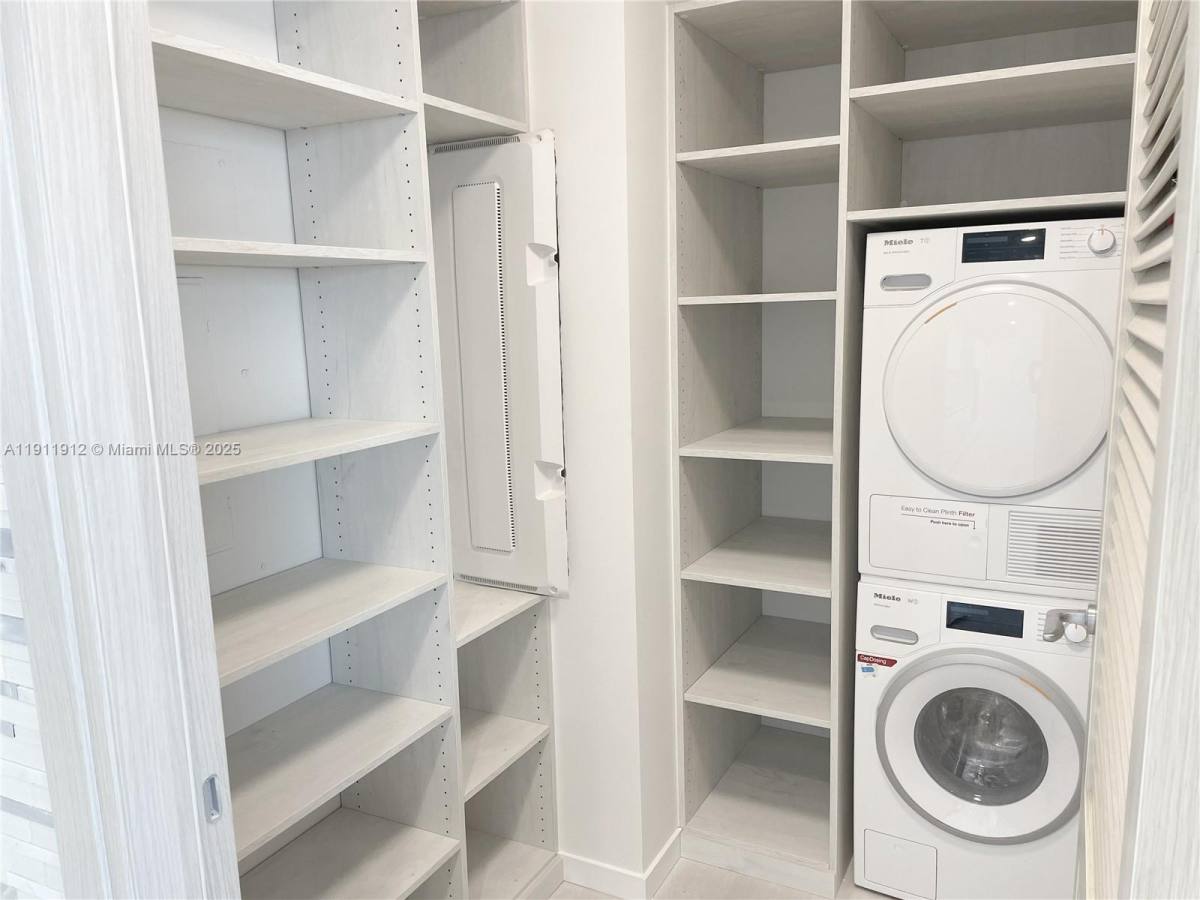 Condo for rent at 1000 Brickell Plaza #PH5405, Miami, FL 33131