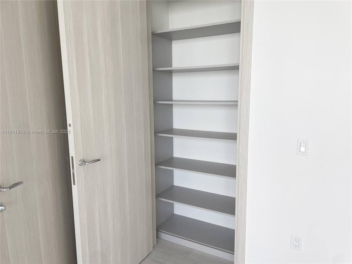 Condo for rent at 1000 Brickell Plaza #PH5405, Miami, FL 33131