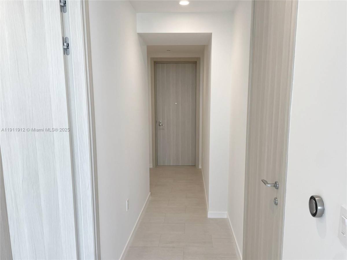 Condo for rent at 1000 Brickell Plaza #PH5405, Miami, FL 33131