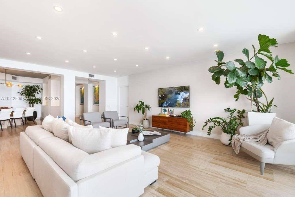 Condo for rent at 808 Brickell Key Dr #2504, Miami, FL 33131