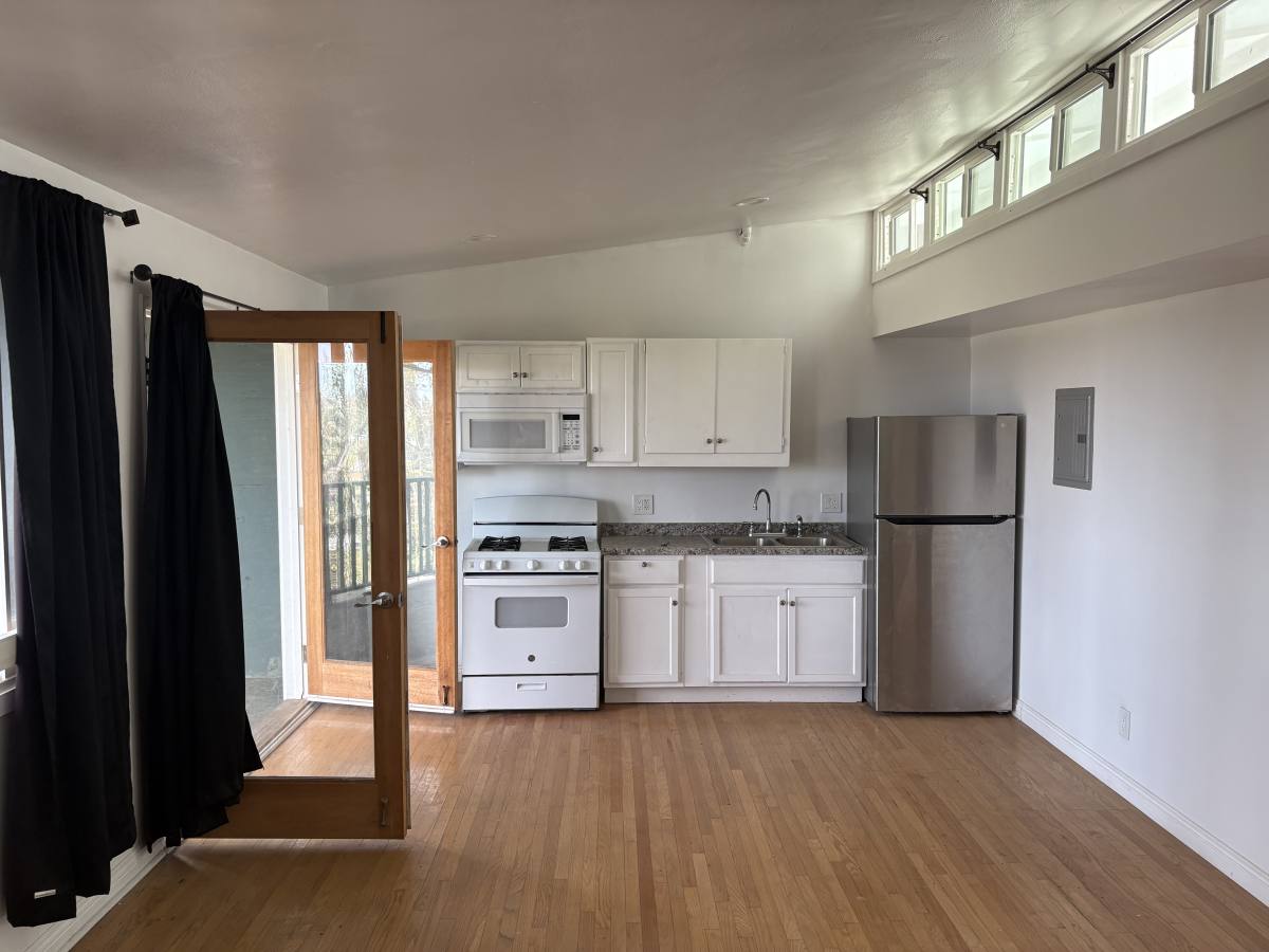 Townhouse for rent at 1400 San Remo Dr, Pacific Palisades, CA 90272
