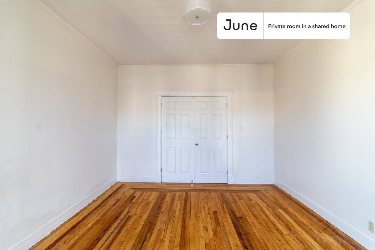 Apartment for rent at 61 Lithgow #D, Dorchester Center, MA 02124