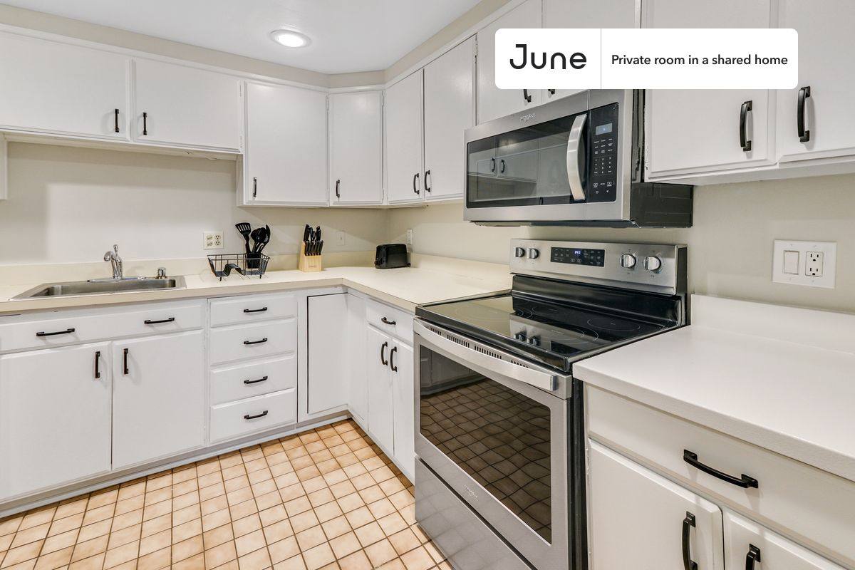 Apartment for rent at 511 G St SW E, Washington, DC 20024