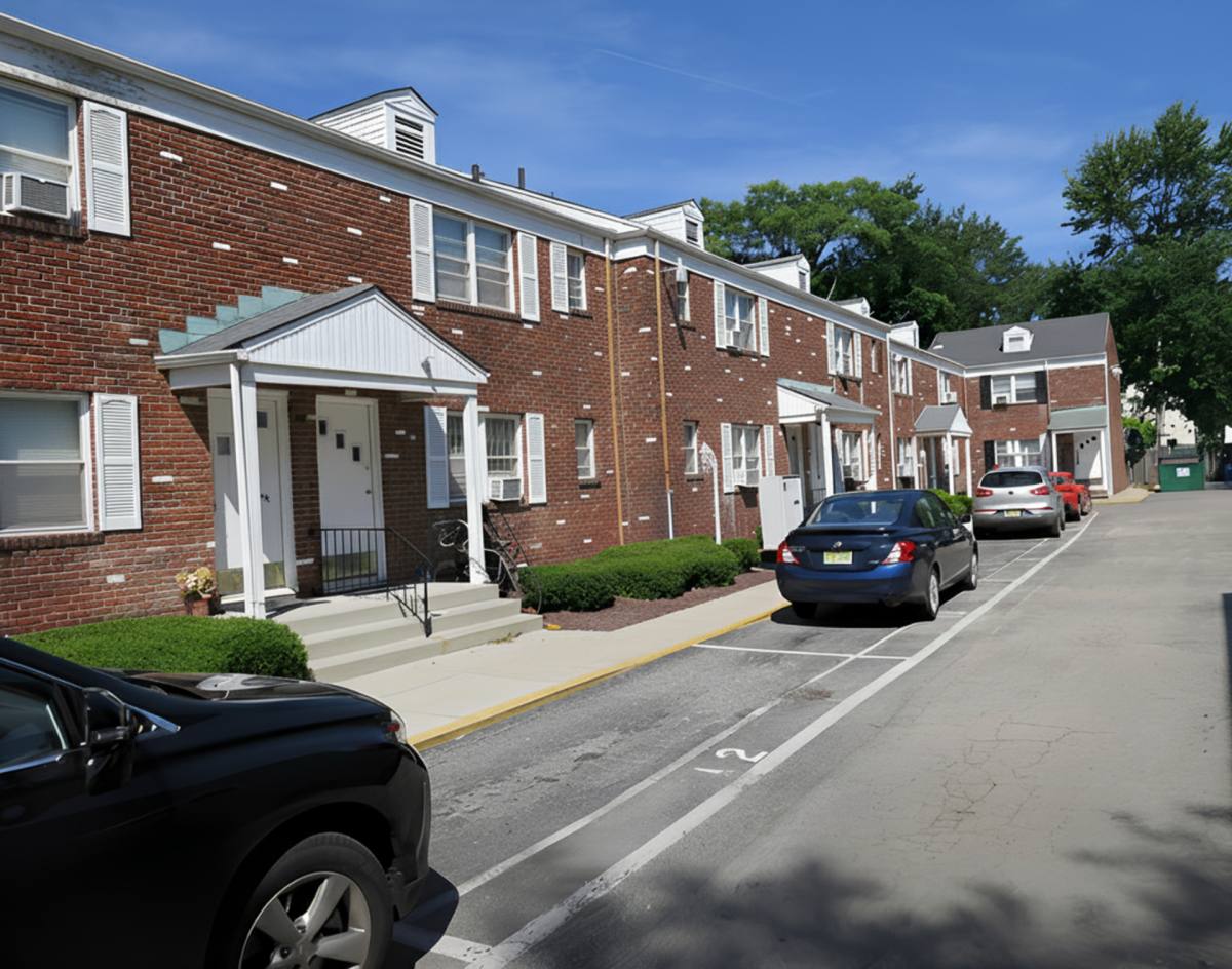 Apartment for rent at 49 W Hazelwood Ave, Rahway, NJ 07065