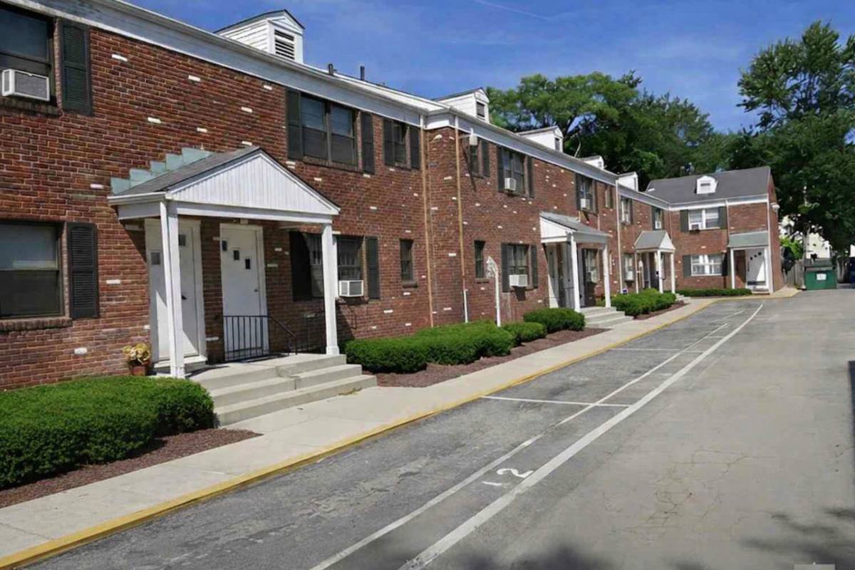 Apartment for rent at 49 W Hazelwood Ave, Rahway, NJ 07065
