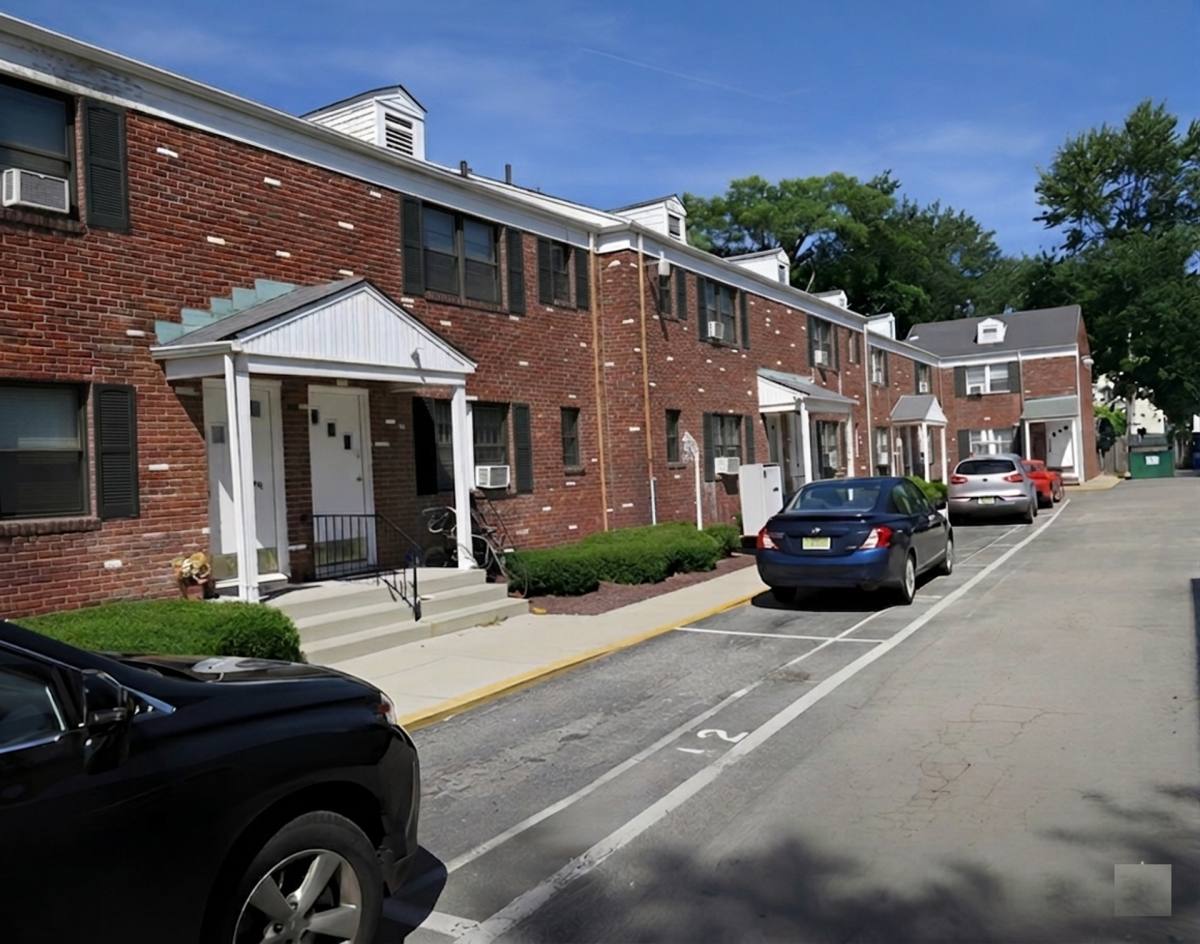 Apartment for rent at 49 W Hazelwood Ave, Rahway, NJ 07065