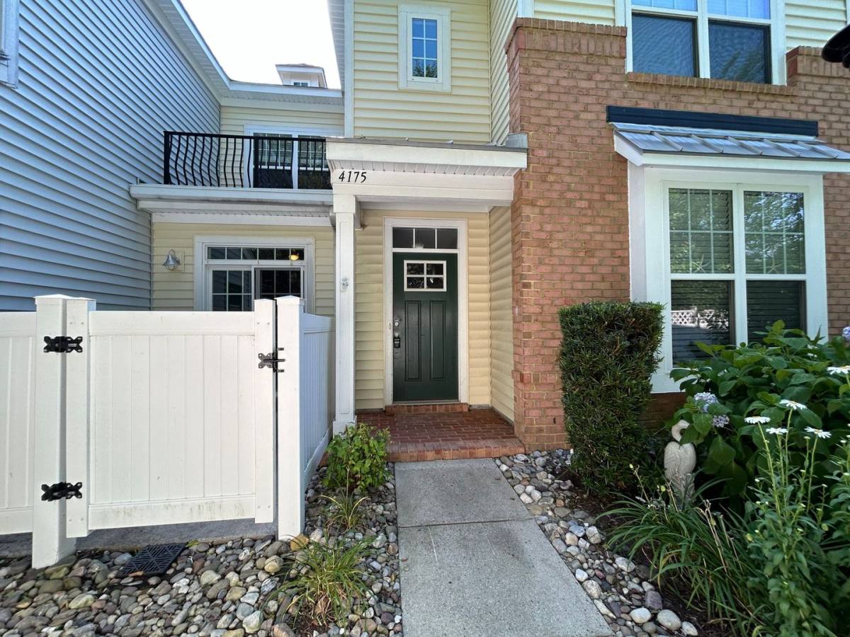 Townhouse for rent at 4175 Mariners Point Rd, Norfolk, VA 23518