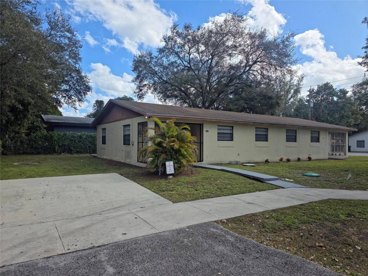 House for rent at 309 NE 169th St, Miami, FL 33162
