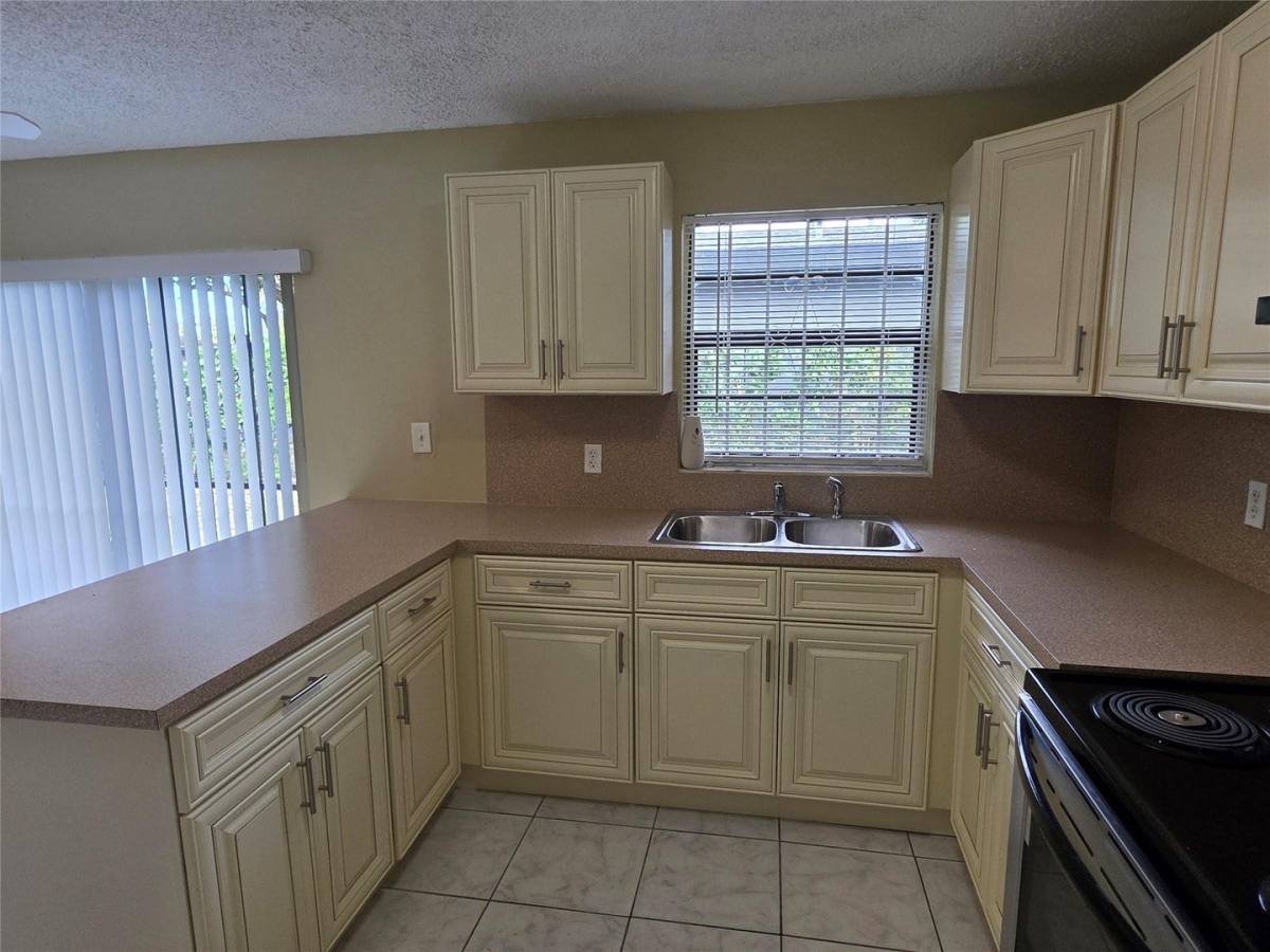 House for rent at 309 NE 169th St, Miami, FL 33162