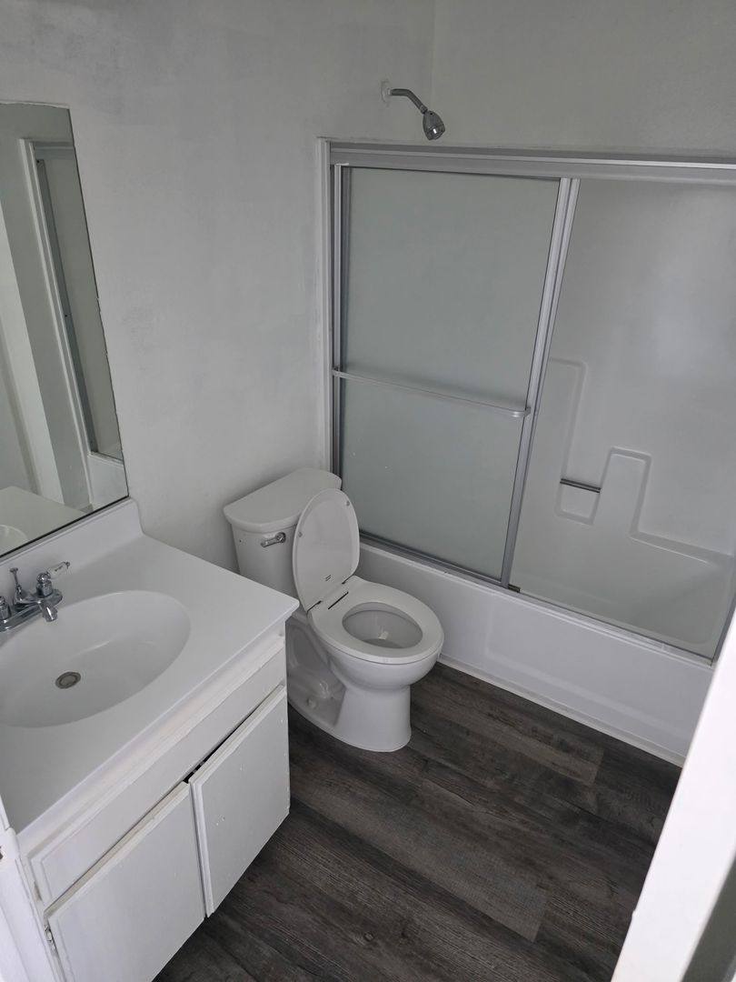 Apartment for rent at 14104 Yukon Ave, Hawthorne, CA 90250