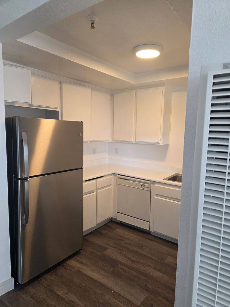 Apartment for rent at 14104 Yukon Ave, Hawthorne, CA 90250