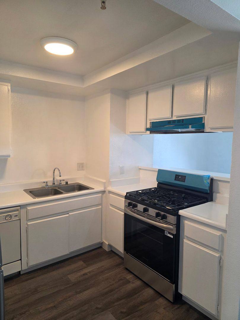 Apartment for rent at 14104 Yukon Ave, Hawthorne, CA 90250