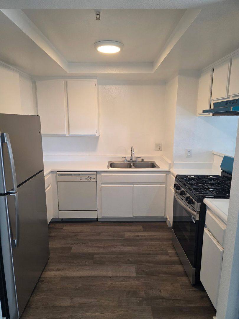 Apartment for rent at 14104 Yukon Ave, Hawthorne, CA 90250