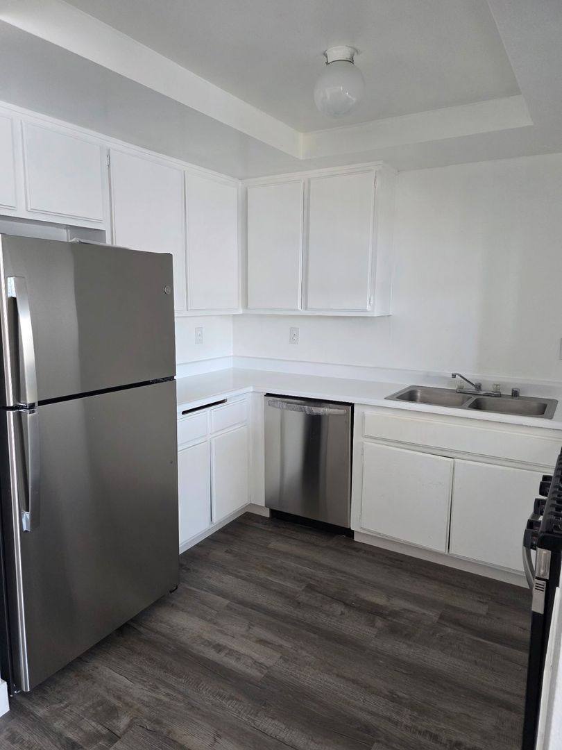 Apartment for rent at 14104 Yukon Ave, Hawthorne, CA 90250