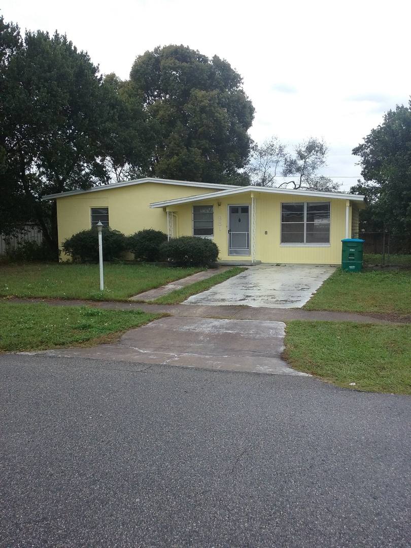 House for rent at 951 Halstead St, Deltona, FL 32725