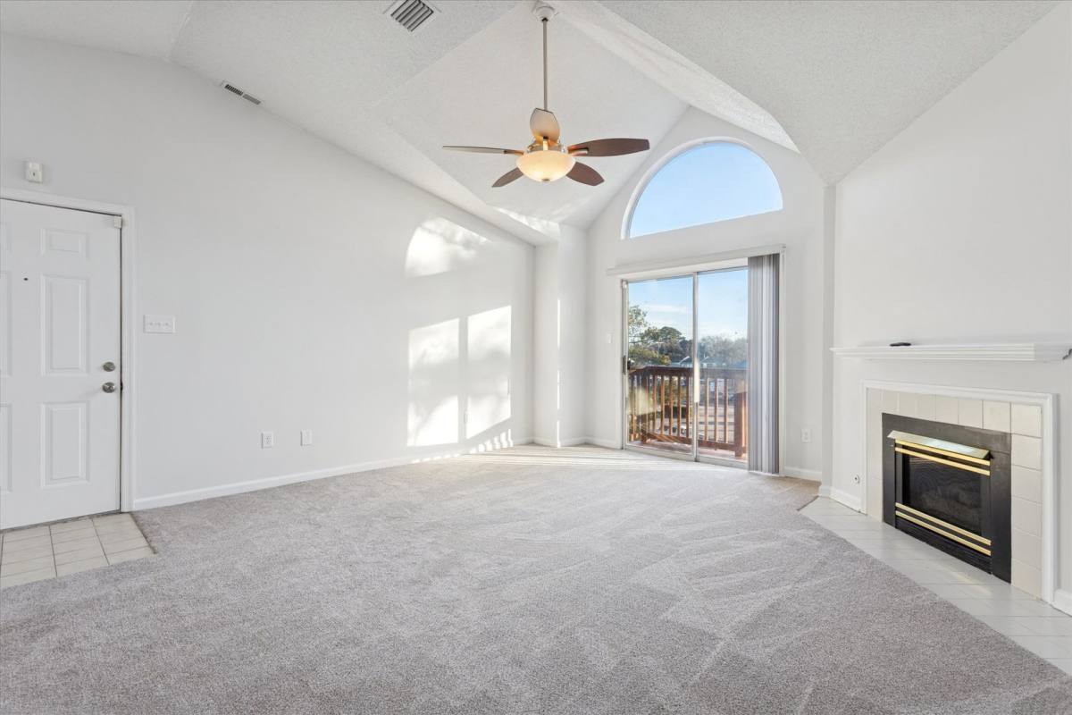 Condo for rent at 1563 N King St, Hampton, VA 23669