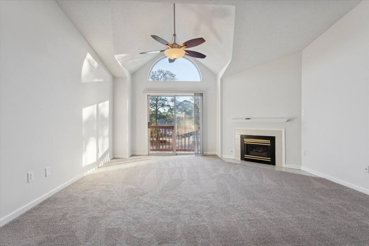 Condo for rent at 1563 N King St, Hampton, VA 23669