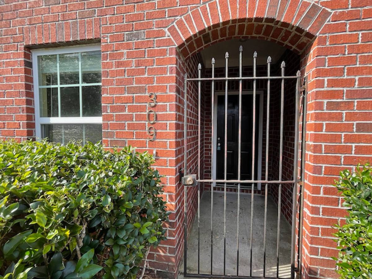 Townhouse for rent at 309 Station Trail, Savannah, GA 31406