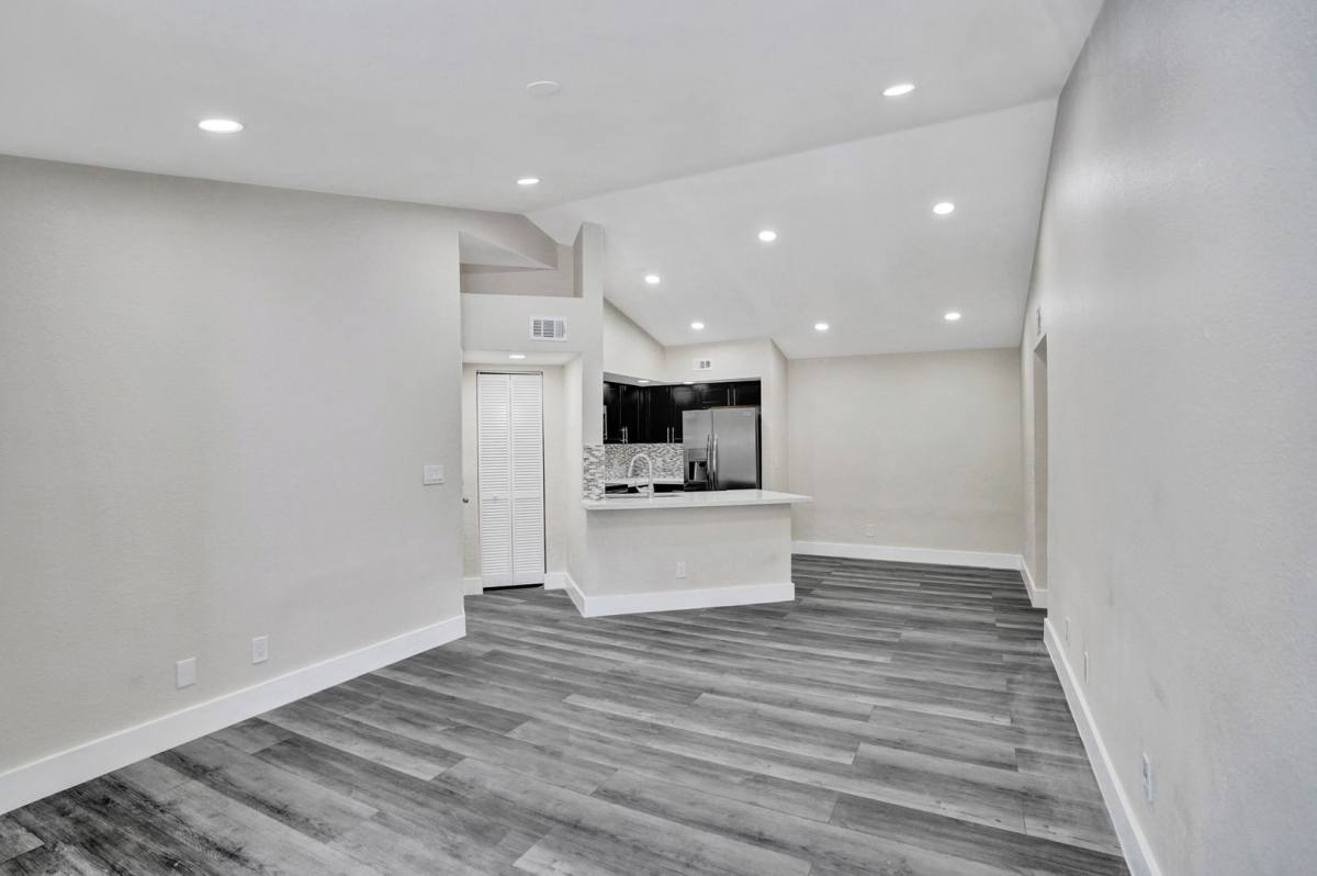Condo for rent at 595 Vista Isles Dr, Fort Lauderdale, FL 33325