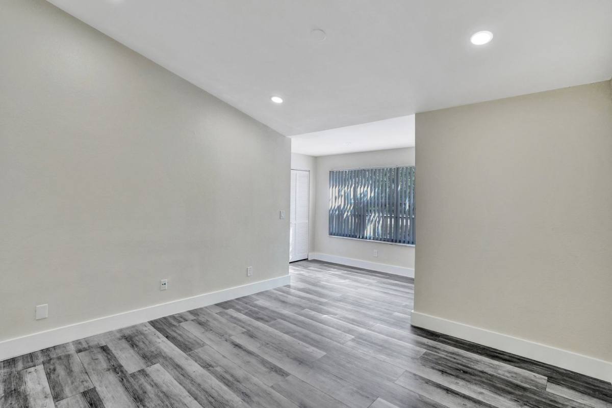 Condo for rent at 595 Vista Isles Dr, Fort Lauderdale, FL 33325