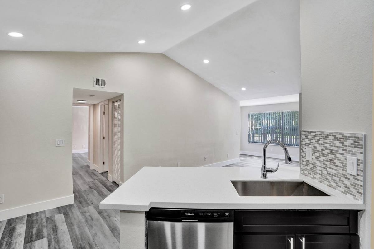 Condo for rent at 595 Vista Isles Dr, Fort Lauderdale, FL 33325