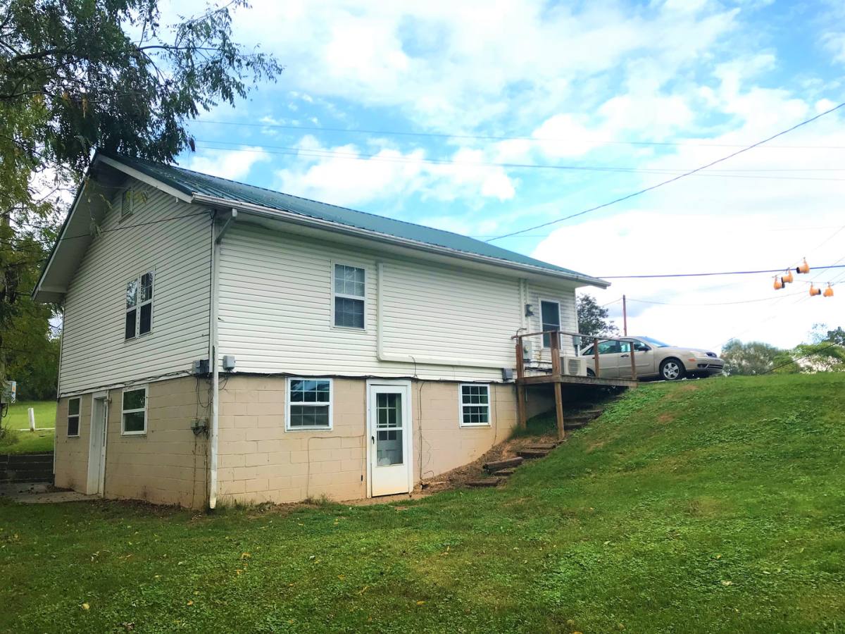 House for rent at 203-B Dogwood Rd, Candler, NC 28715