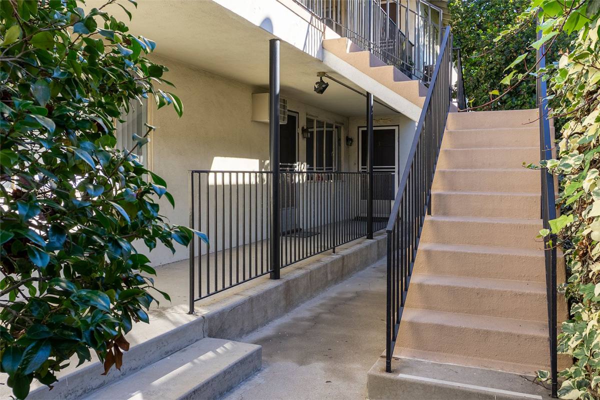 Apartment for rent at 320 N Howard St, Glendale, CA 91206