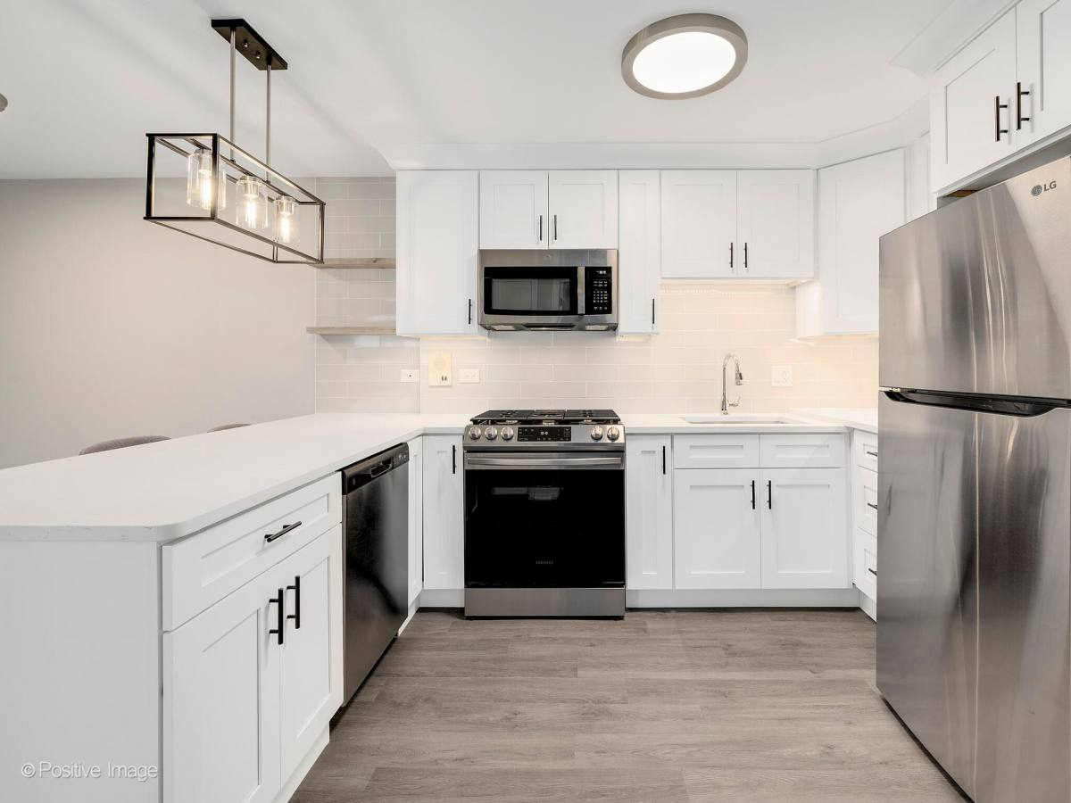 Apartment for rent at 5121 Mackie Place, Downers Grove, IL 60515