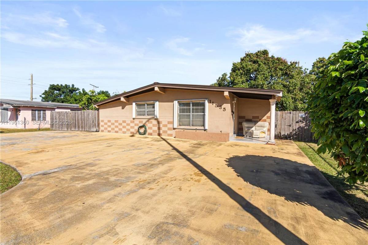 House for rent at 11535 Lincoln Blvd, Miami, FL 33176
