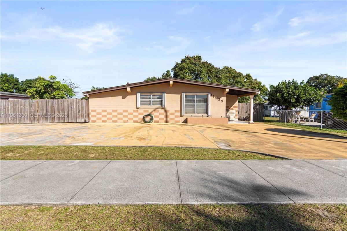 House for rent at 11535 Lincoln Blvd, Miami, FL 33176