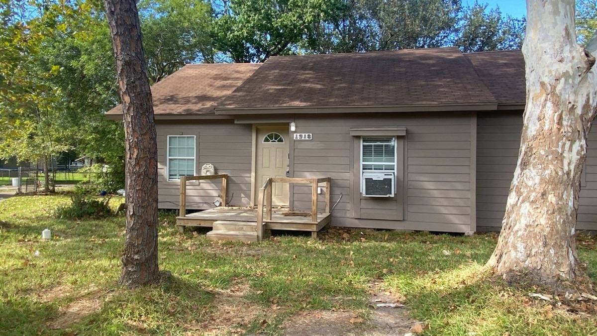 House for rent at 1918 Oleander Dr, La Marque, TX 77568