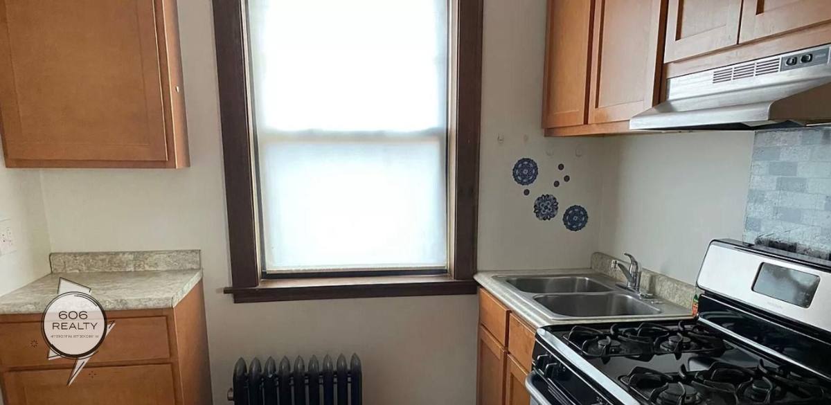 Apartment for rent at 3252-58 Maple Ave, Berwyn, IL 60402